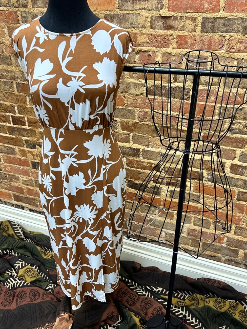Dress - Picture 2 of 7
